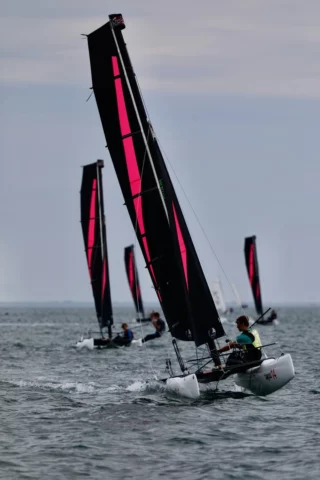 ⛵ La saison démarre le 29 juin ! Lancez votre été sur l'eau avec nos tout premiers stages de la saison. ☀️

Il reste encore quelques places pour notre première semaine de stages. C’est le moment idéal pour vous jeter à l'eau : profitez de -10% de réduction sur tous les stages de cette semaine !

CRÉNEAUX SUPPLÉMENTAIRES !
Nous venons tout juste d'ouvrir ces stages en plus pour cette première semaine :
🌅 Stages adultes en soirée sur catamaran Topaz 14.
⛵ Sessions sur J70 (à la carte : demi-journée, journée entière ou formule 3 jours).

N'attendez plus pour bloquer votre place sur l'eau !

👉 Infos et inscriptions : https://snt-voile.org/ecole-de-voile/stages/stages-hors-saison