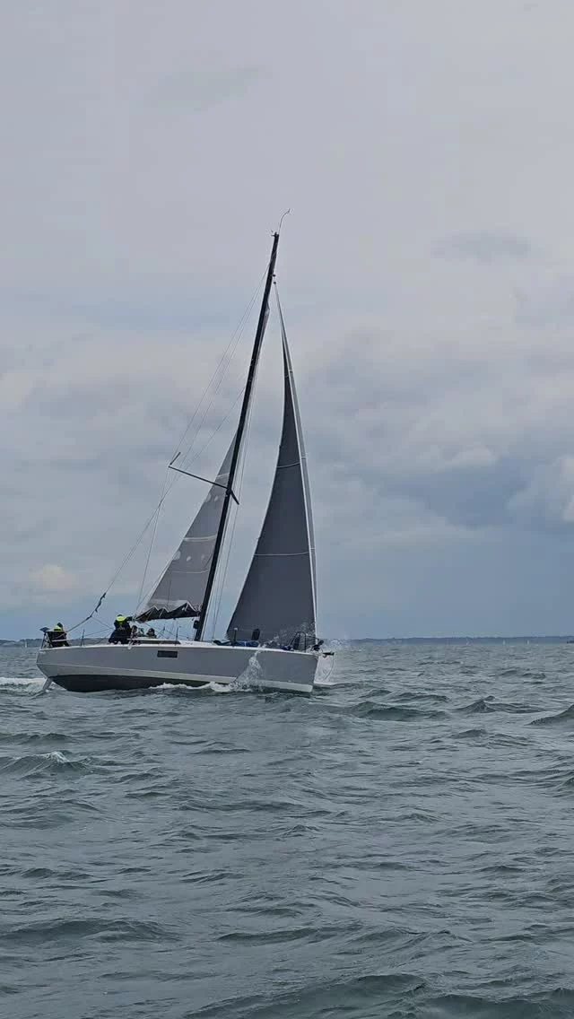 Départ de l'Armen Race 2026 👍
644 marins engagés pour 350 ou 160 milles le long des côtes bretonnes !

Rendez-vous d'ici 24h pour l'arrivée des premiers 🏆