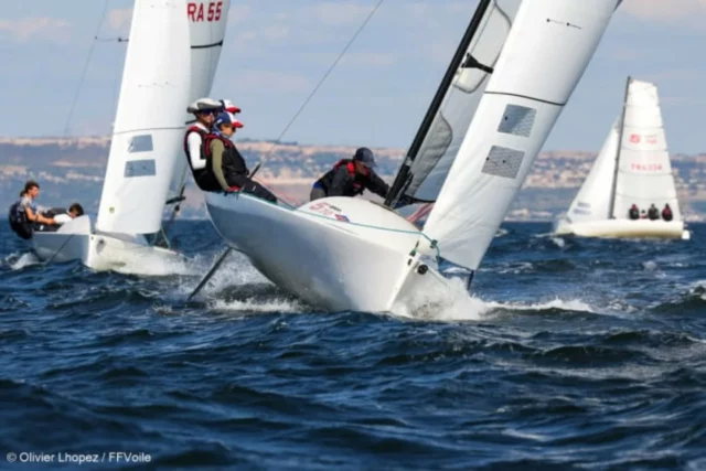 🚤🇫🇷 Championnats de France Espoirs Open 5.70 – Martigues
Un équipage classé 5ᵉ à égalité avec le 4ᵉ, et seulement 3 points du podium ! 
👉 Une belle bataille en perspective !
📊 Retrouvez le classement complet ici : https://umbraco.ffvoile.fr/.../g%C3%A9n%C3%A9ral-avant...