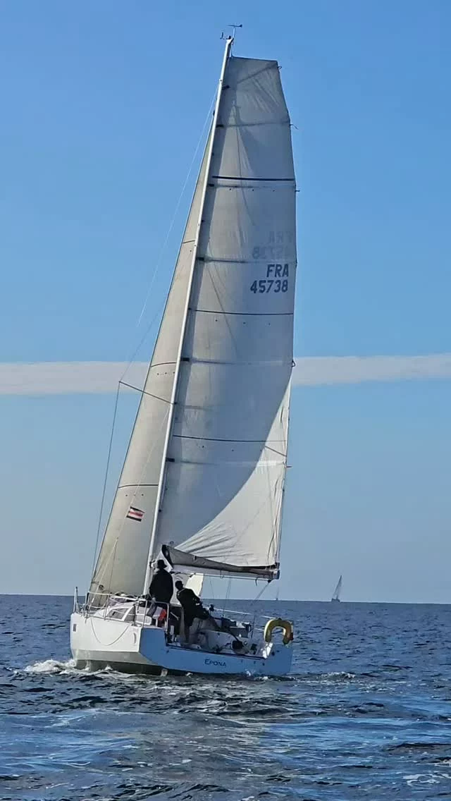 Départ de la Nuit des Îles du Ponant 2026
67 engagés sur 83 milles autour de Belle-Ile 

#sailing #bretagne #latrinitésurmer #offshore