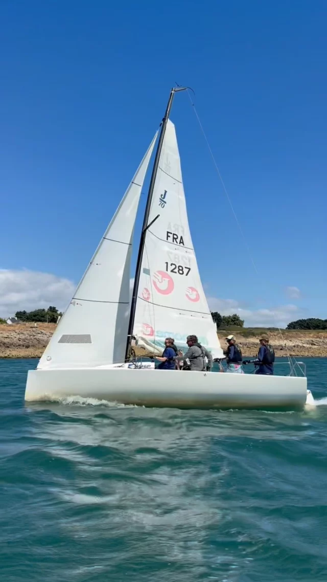 Petit aperçu de la journée d’hier ! De superbes conditions et une bonne énergie à bord ☀️⛵️